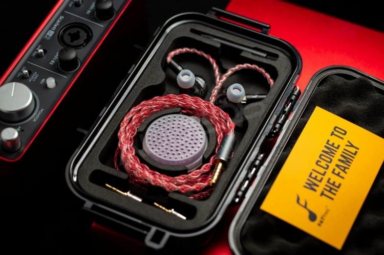 FATfreq Scarlet Mini